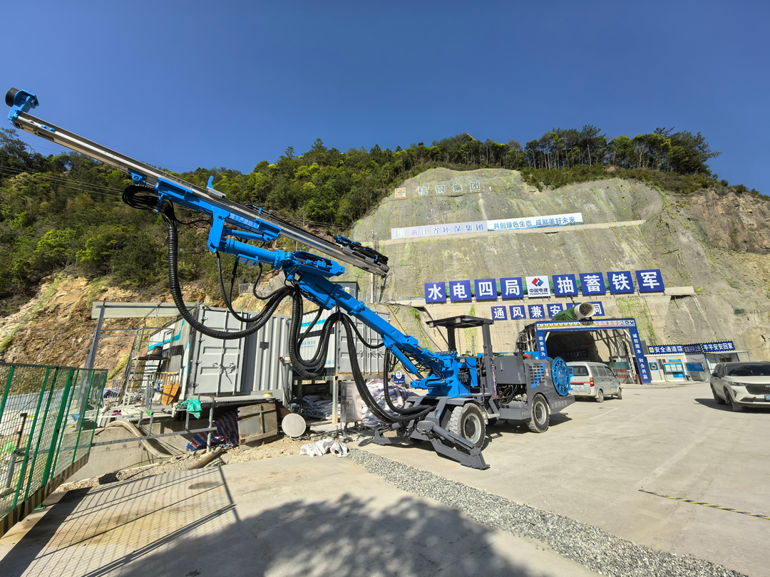 水电四局引入——鹏翔单臂掘进钻车隧道施工效率显著提升